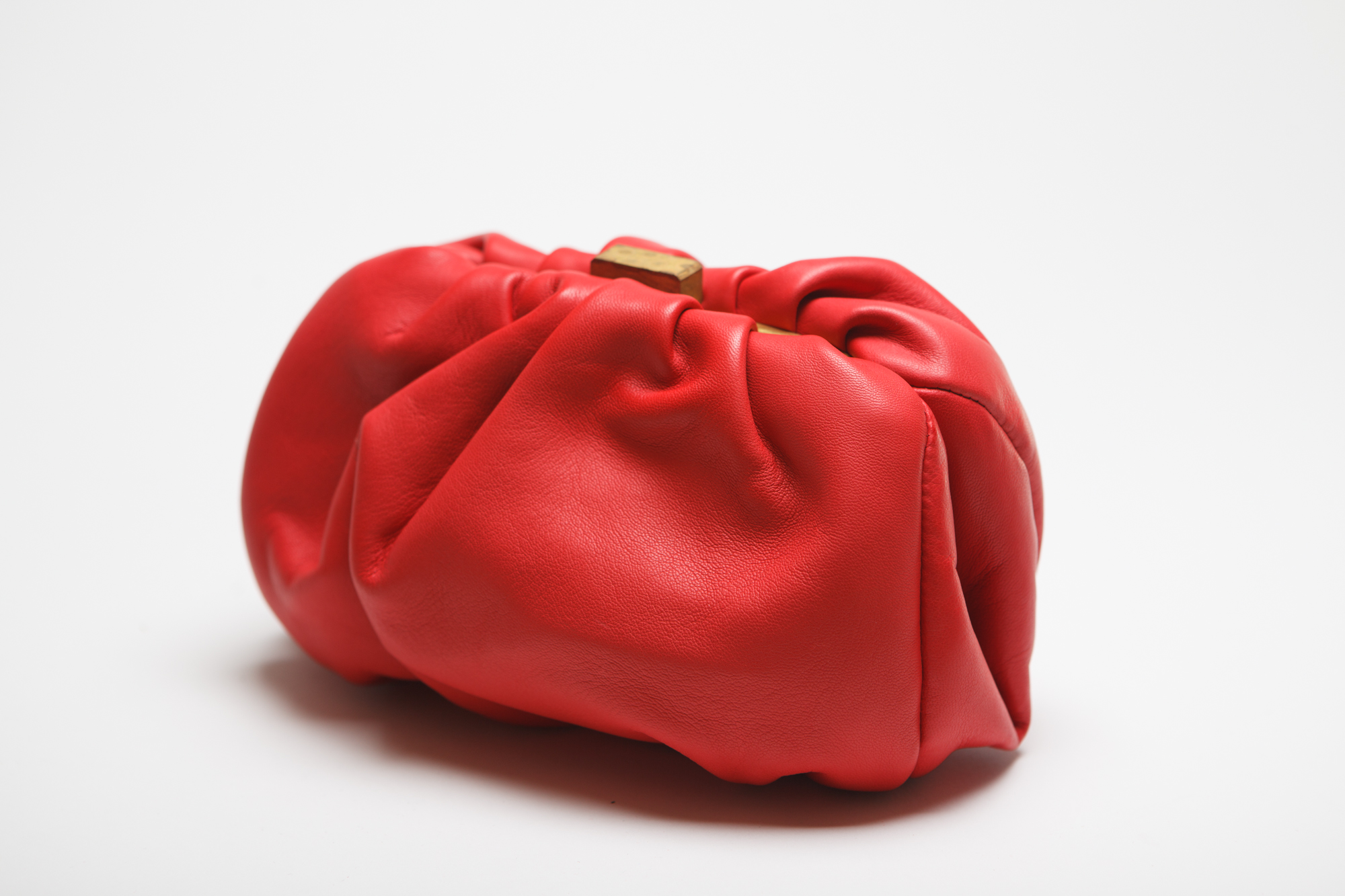 Rechazado medio litro dentro Bolso de mano rojo, modelo Gracia de Malababa | Cloudress